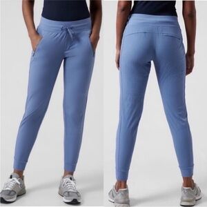 Athleta Trekkie Jogger Cottage Blue Joggers Pants Size 8 Womens Ripstop Mid-Rise